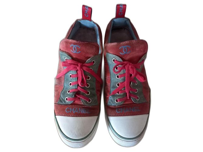 Baskets Chanel en cuir corail et bleu clair