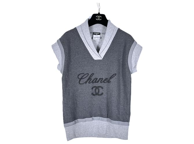 Chanel Gilet con logo CC super elegante Grigio Cotone  ref.1257005
