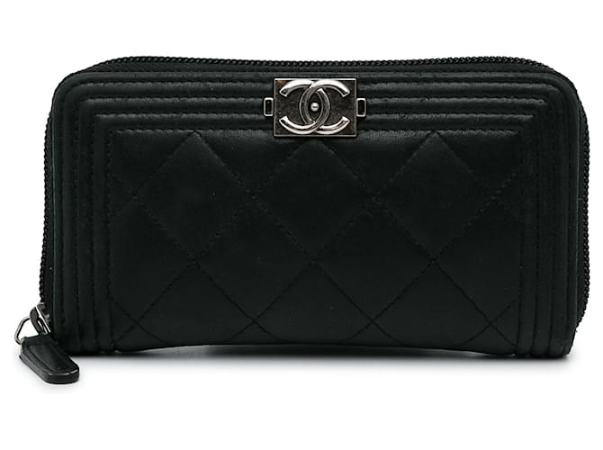 Le Boy Carteiras CHANEL Preto Couro  ref.1258681