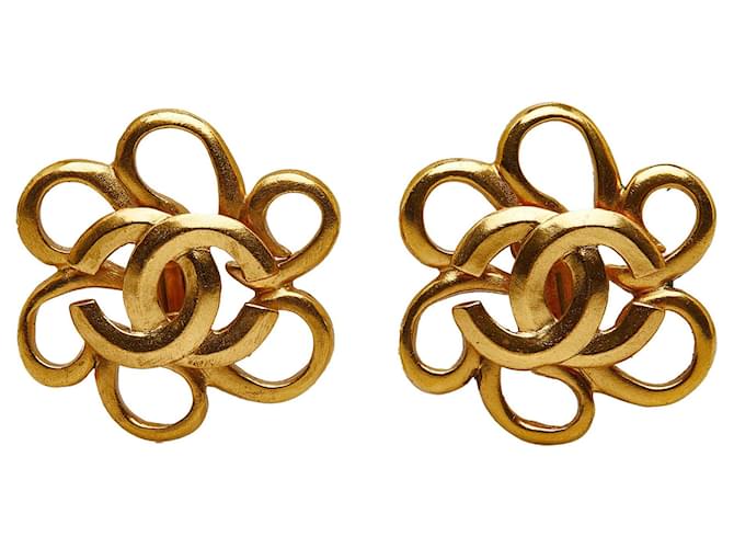 Chanel earrings Golden Metal  ref.1258962