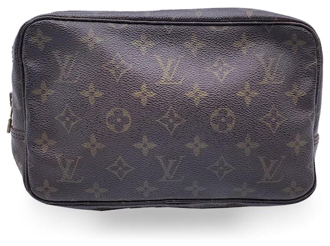 Louis Vuitton Clutch Bag Vintage Trousse de Toilette Brown Cloth  ref.1259058
