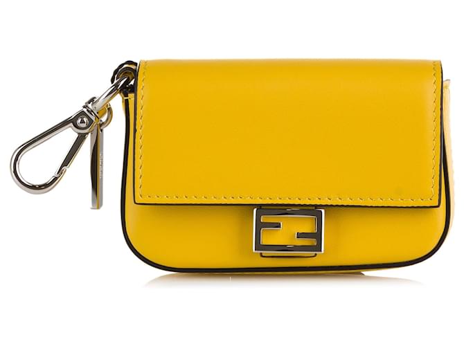 Baguette FENDI Clutch bags Other Yellow Leather  ref.1259363