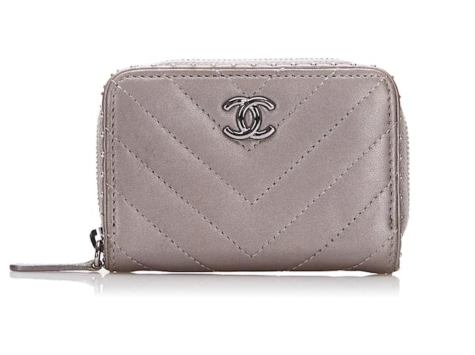CHANEL Clutch bags Timeless/classique Grey Leather  ref.1259710
