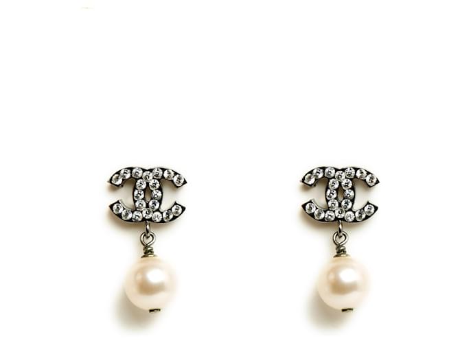 Chanel Earrings Studs Medium Black Silver CC Medium Fancy Pearl Métal Argenté  ref.1260801