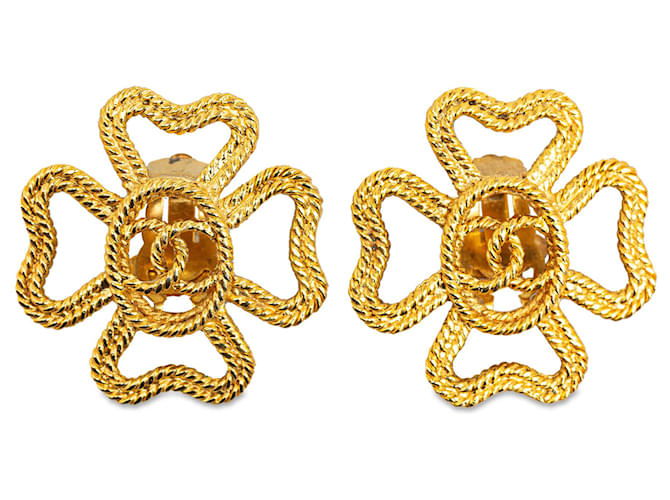 Chanel Gold CC Clover Ohrclips Golden Metall Vergoldet  ref.1263187