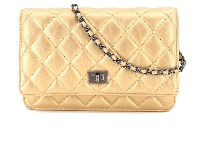 Wallet On Chain Carteira Chanel em corrente Dourado Couro  ref.1263569