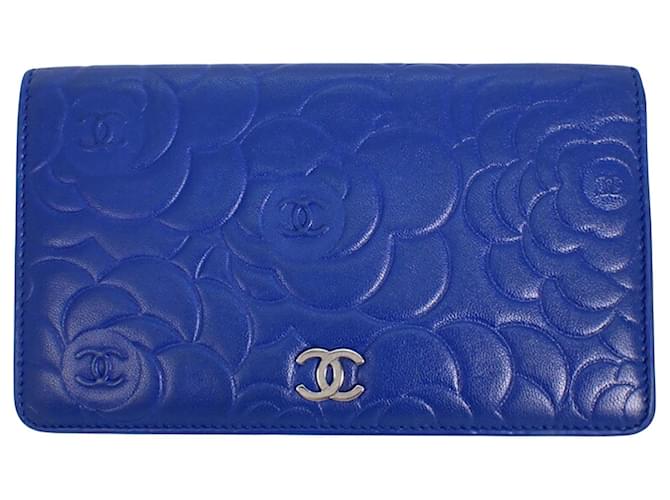 Chanel Camelia Azul Couro  ref.1263736