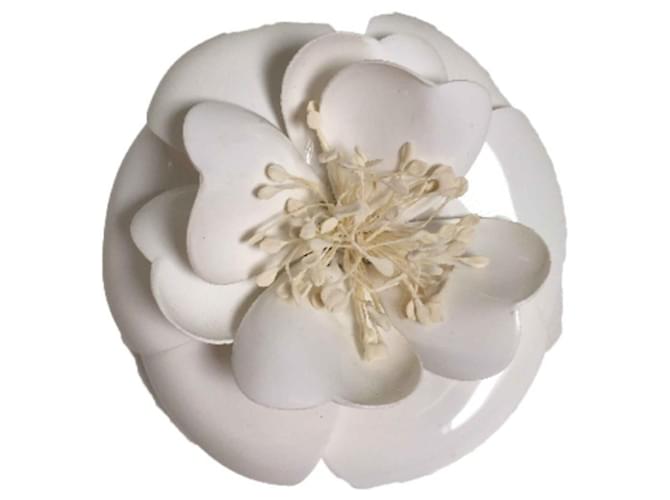 Chanel Camélia White Plastic  ref.1263880