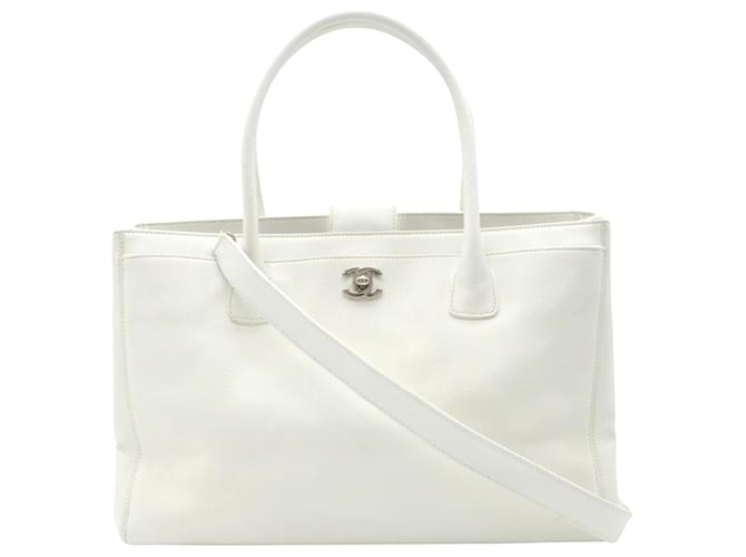 Chanel Executive White Leather  ref.1264216