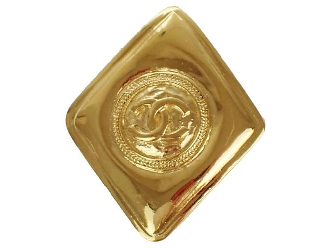 Chanel CC Dourado Metal  ref.1264952