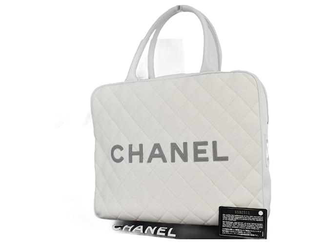 Chanel Matelassé Branco Couro  ref.1265124