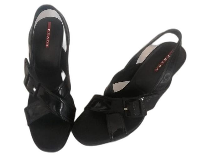 Prada Sandalen aus Lackleder schwarz