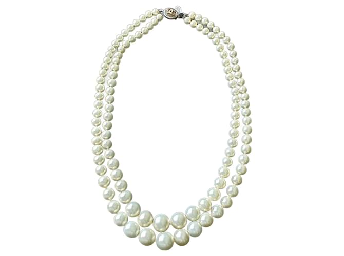 Chanel Halsketten Weiß Perle  ref.1266484