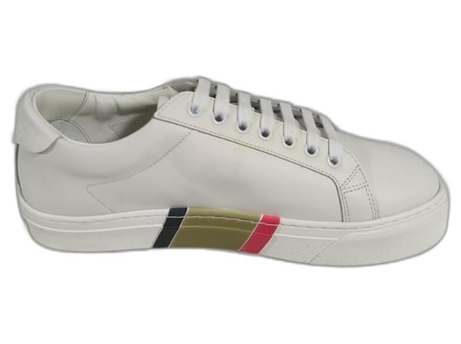 Burberry Sneaker en cuir avec des détails à rayures Blanc  ref.1268179