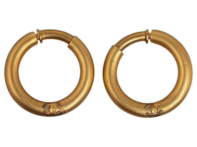 Boucles d'oreilles créoles Chanel CC dorées Plaqué or  ref.1268415