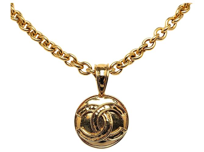 Collar con colgante Chanel CC de oro Dorado Oro amarillo  ref.1268479