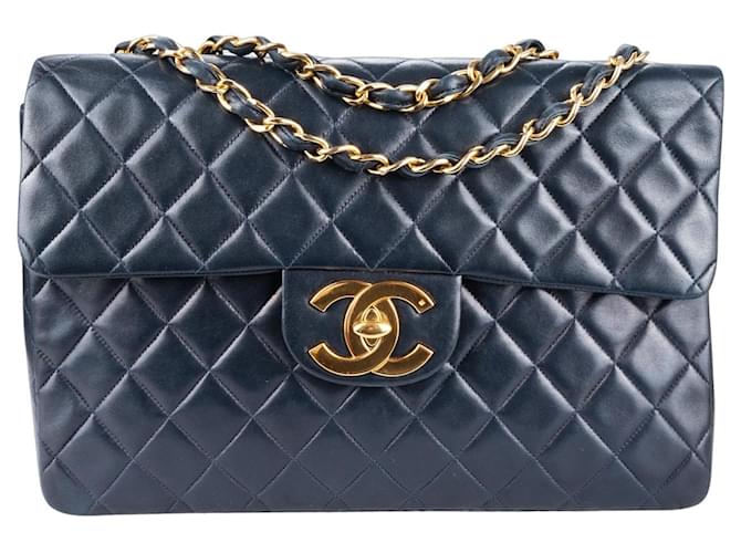 Chanel Blaues gestepptes Lammleder 24K Gold Jumbo-Umhängetasche mit einer Klappe Leinwand  ref.1268504