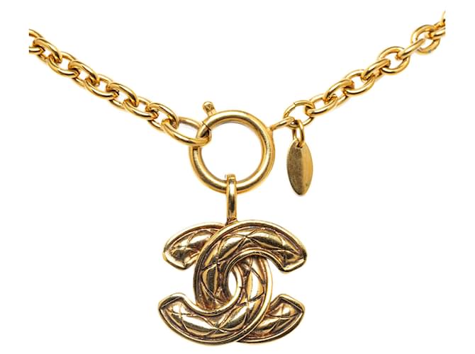 Goldfarbene Halskette mit Chanel-CC-Anhänger Golden Gelbes Gold  ref.1268530