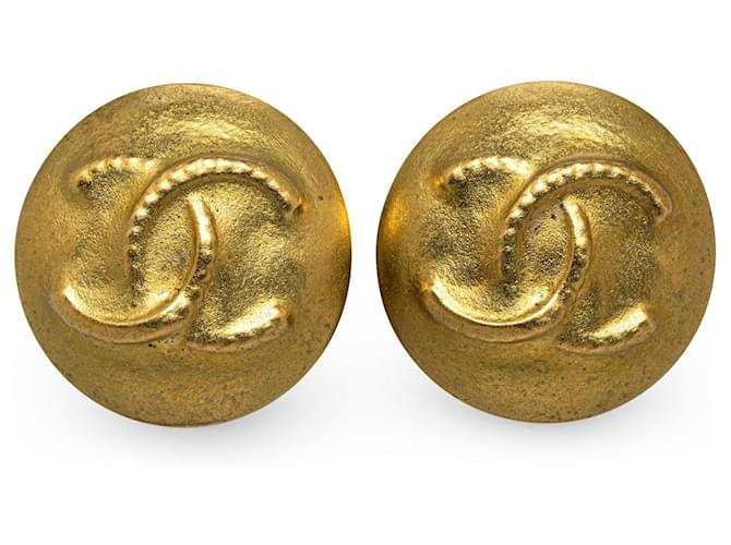 Boucles d'oreilles à clip Chanel CC dorées Plaqué or  ref.1268572