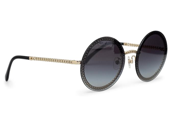Gafas de sol redondas con detalle de eslabones de cadena Chanel en negro  ref.1268639