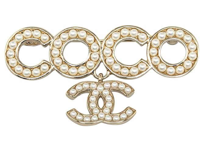 Spilla Chanel bianca con perle finte Coco Bianco Metallo  ref.1268759