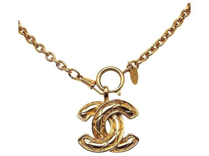 Goldfarbene Halskette mit Chanel-CC-Anhänger Golden Gelbes Gold  ref.1268799