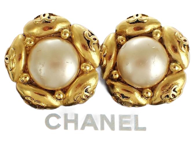 Chanel Plaqué or Doré  ref.1268885
