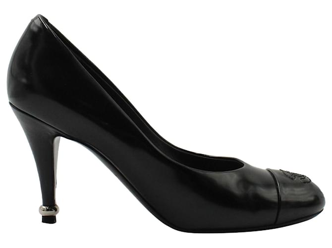 Zapatos de salón Chanel CC con puntera en cuero negro  ref.1268915