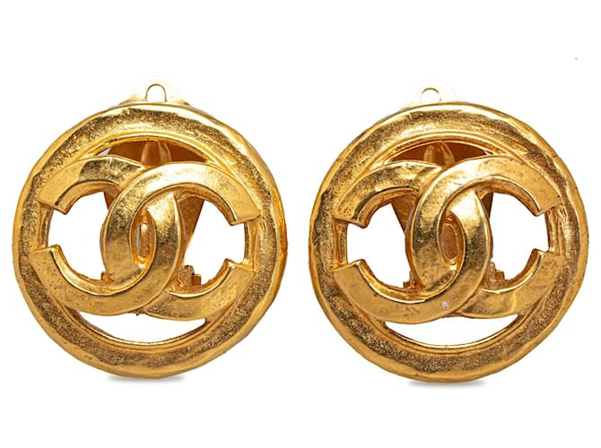 Chanel Gold CC Clip On Earrings Golden Metal Gold-plated  ref.1269035