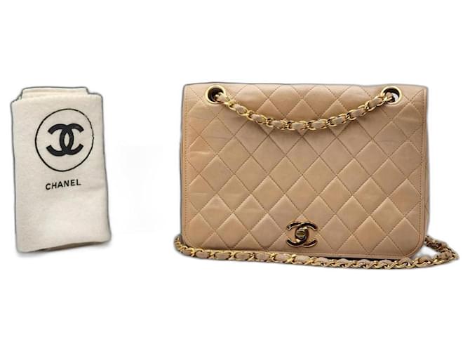 Bolsa clássica Chanel Timeless Single Flap com ferragens em ouro 24K Bege Couro  ref.1269098