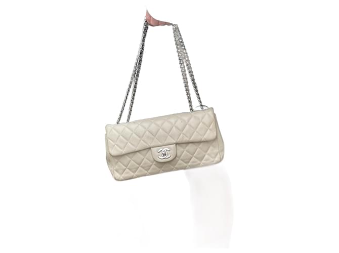 Timeless CHANEL  Handbags T.  leather Cream  ref.1269278