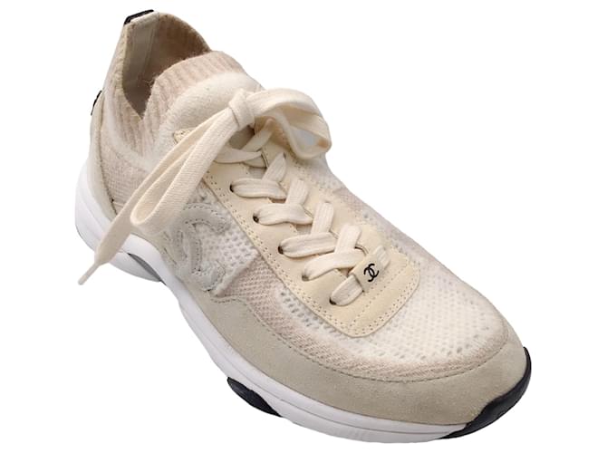 Chanel Zapatillas de deporte de punto con adornos de cuero de ante y logo CC en color marfil Crudo Lienzo  ref.1269295