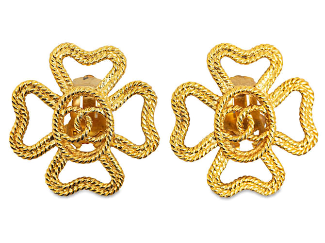 Gold Chanel CC Clover Clip On Earrings Golden Gold-plated  ref.1269425
