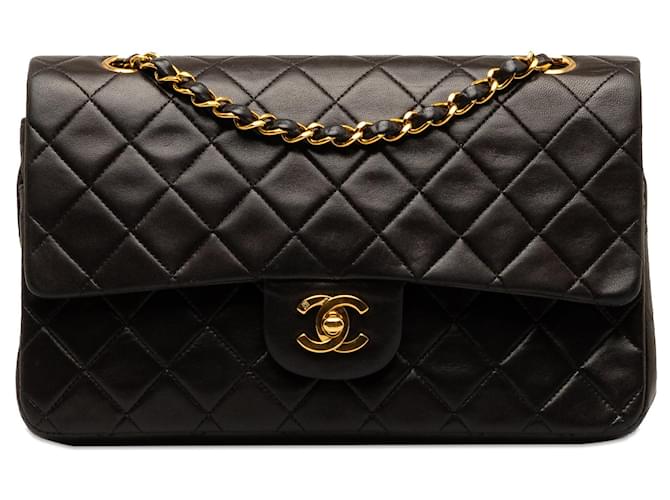 Bolsa de ombro com aba preta Chanel média clássica forrada de pele de cordeiro Preto Couro  ref.1269778