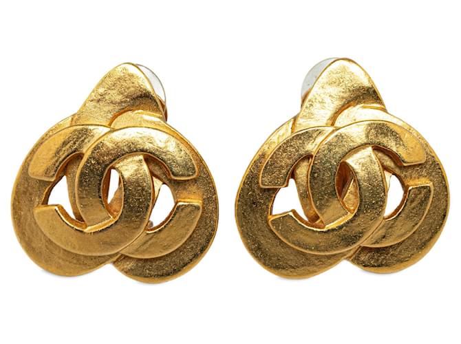 Gold Chanel CC Heart Clip On Earrings Golden Gold-plated  ref.1269788