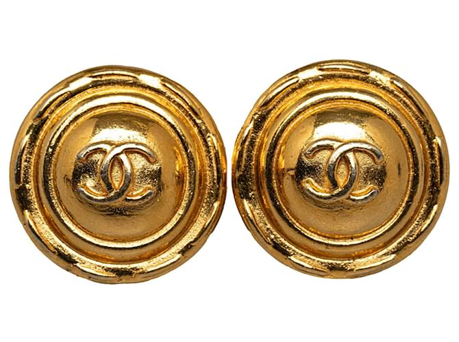 Clipe Chanel CC dourado em brincos Banhado a ouro  ref.1269791