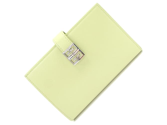GIVENCHY Verde Couro  ref.1270566