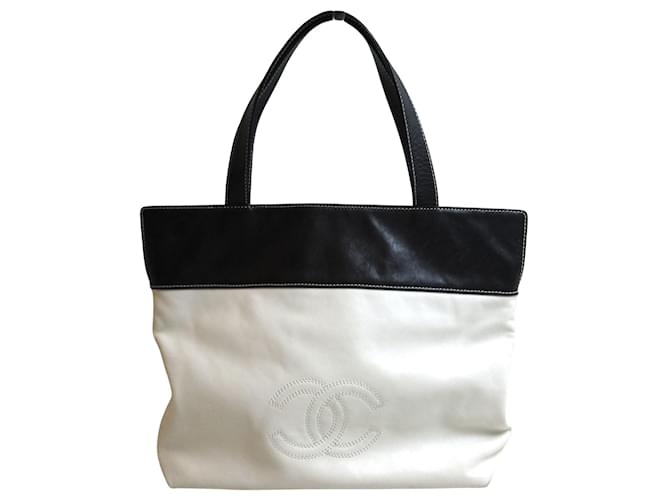 Chanel White Leather  ref.1270867
