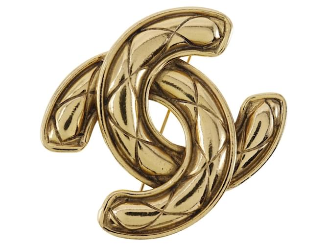 Chanel CC Dourado Metal  ref.1272165