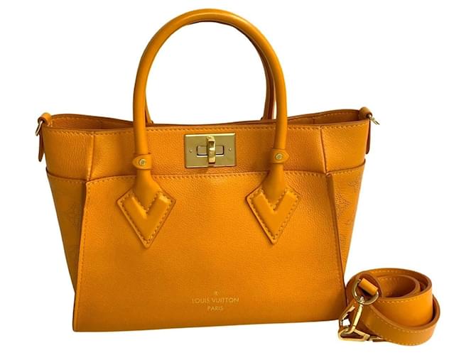 Louis Vuitton On My side Yellow Leather  ref.1275014