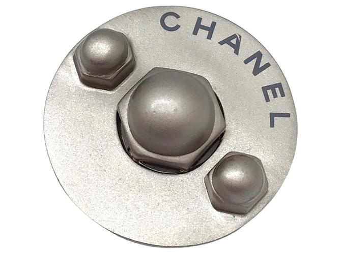 Chanel Cuir Argenté  ref.1275510