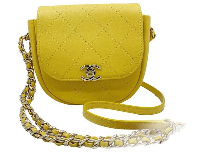 Chanel Matelassé Amarelo Couro  ref.1275629