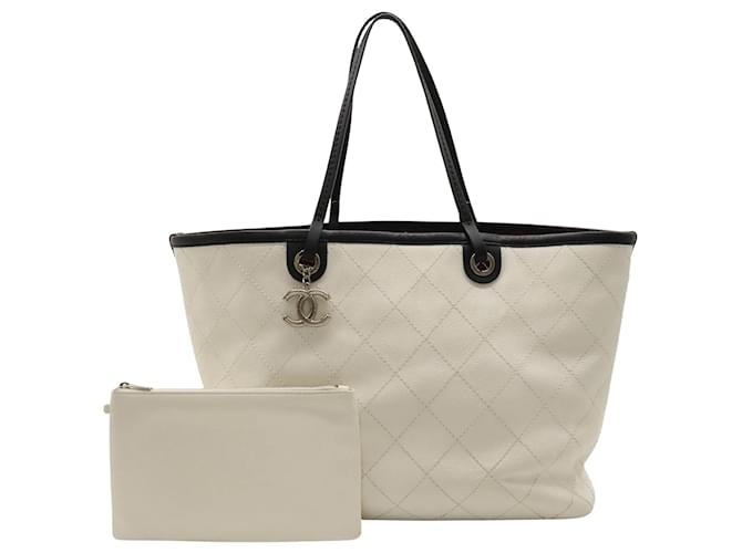 Chanel On the road White Leather  ref.1277183
