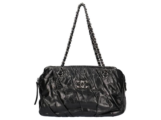 Chanel shopping Black Leather  ref.1279362