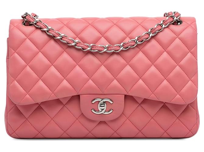 Bolso de hombro con solapa y forro de piel de cordero clásico Jumbo Chanel rosa Cuero  ref.1280023