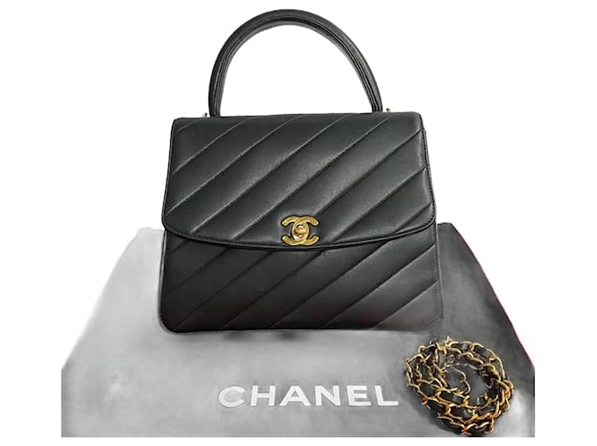 Chanel Bolsa com alça superior CC Chevron Couro  ref.1280328