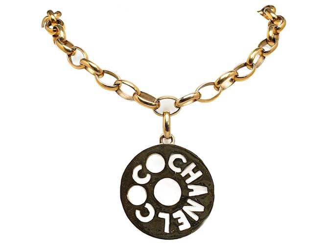 Colar Chanel com pingente de logotipo dourado Metal Banhado a ouro  ref.1280403