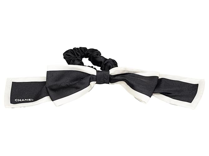 Chouchou à nœud CC en soie noire Chanel Tissu  ref.1280423