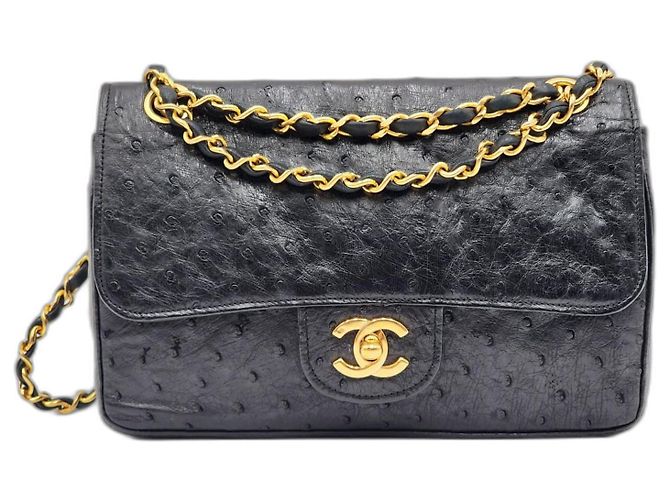 Bolsa Chanel Timeless Classic com aba de avestruz Preto