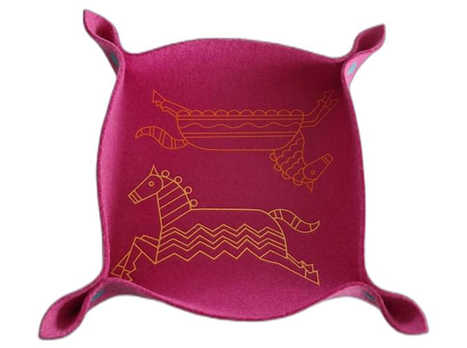 SALES AND RELAUNCHES HERMÈS Pink 